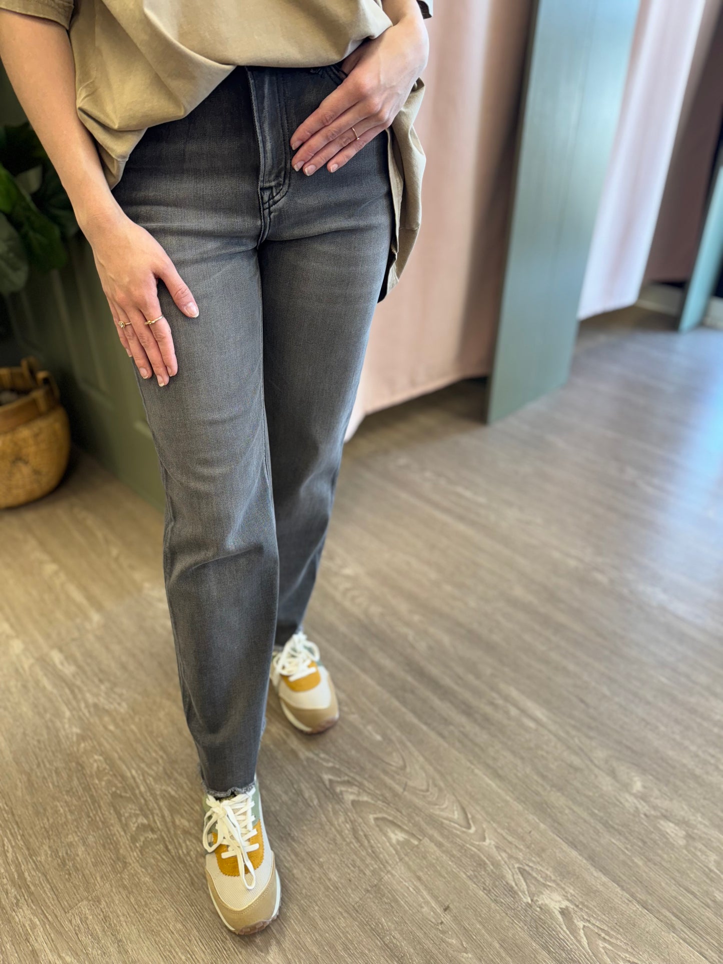 Mica HR Vintage Charcoal Jeans