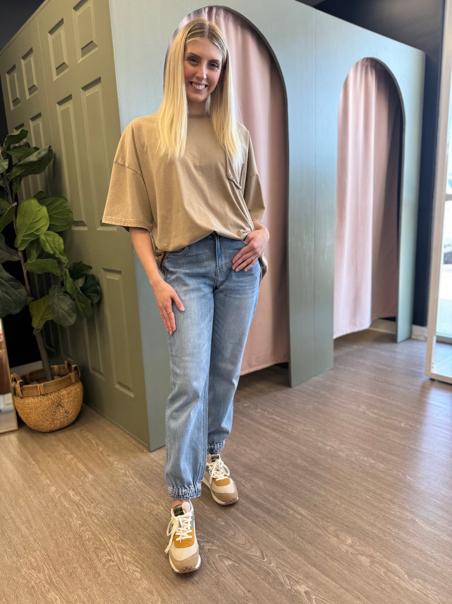 Mica HR Jogger Jeans