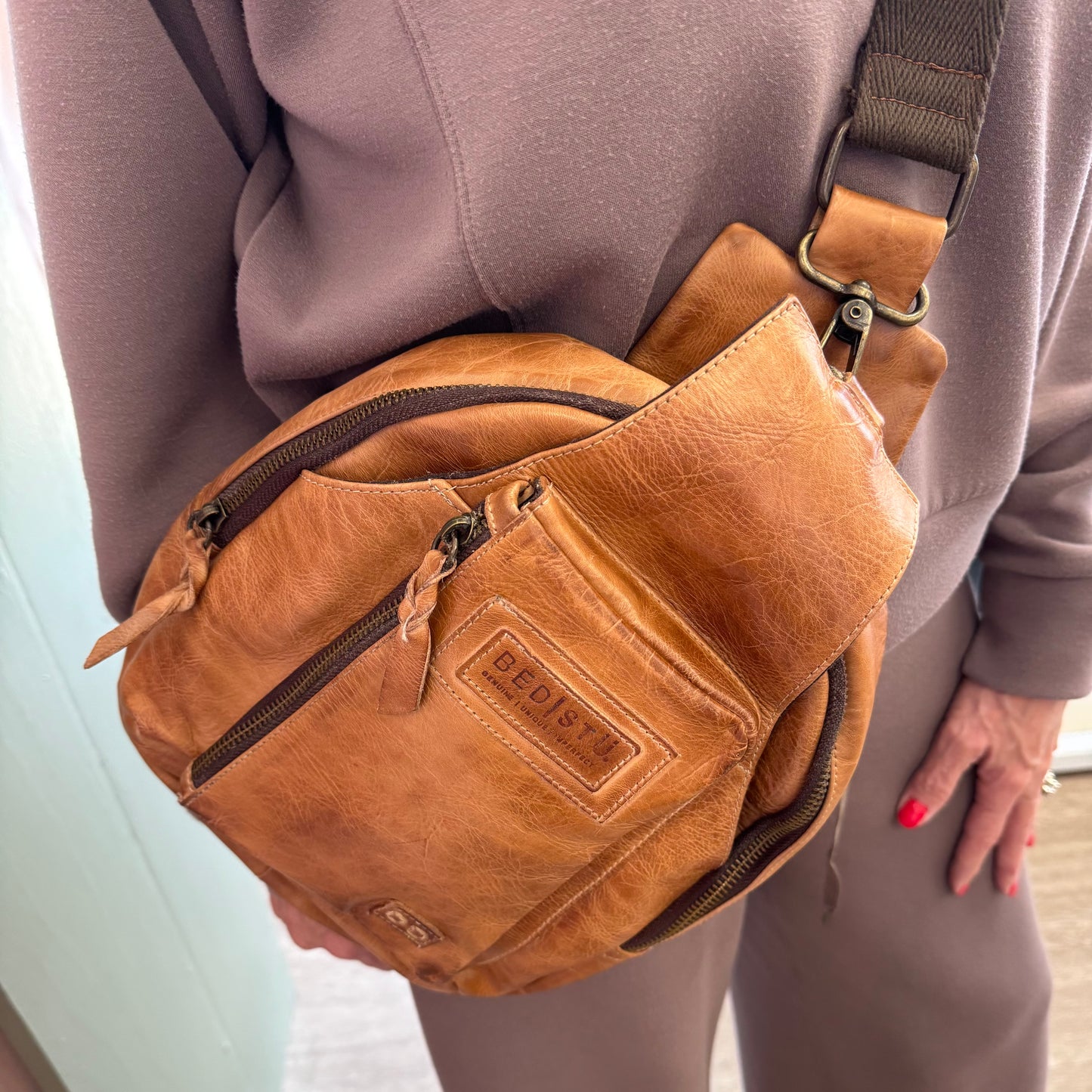 BedStu Beau Sling Crossbody