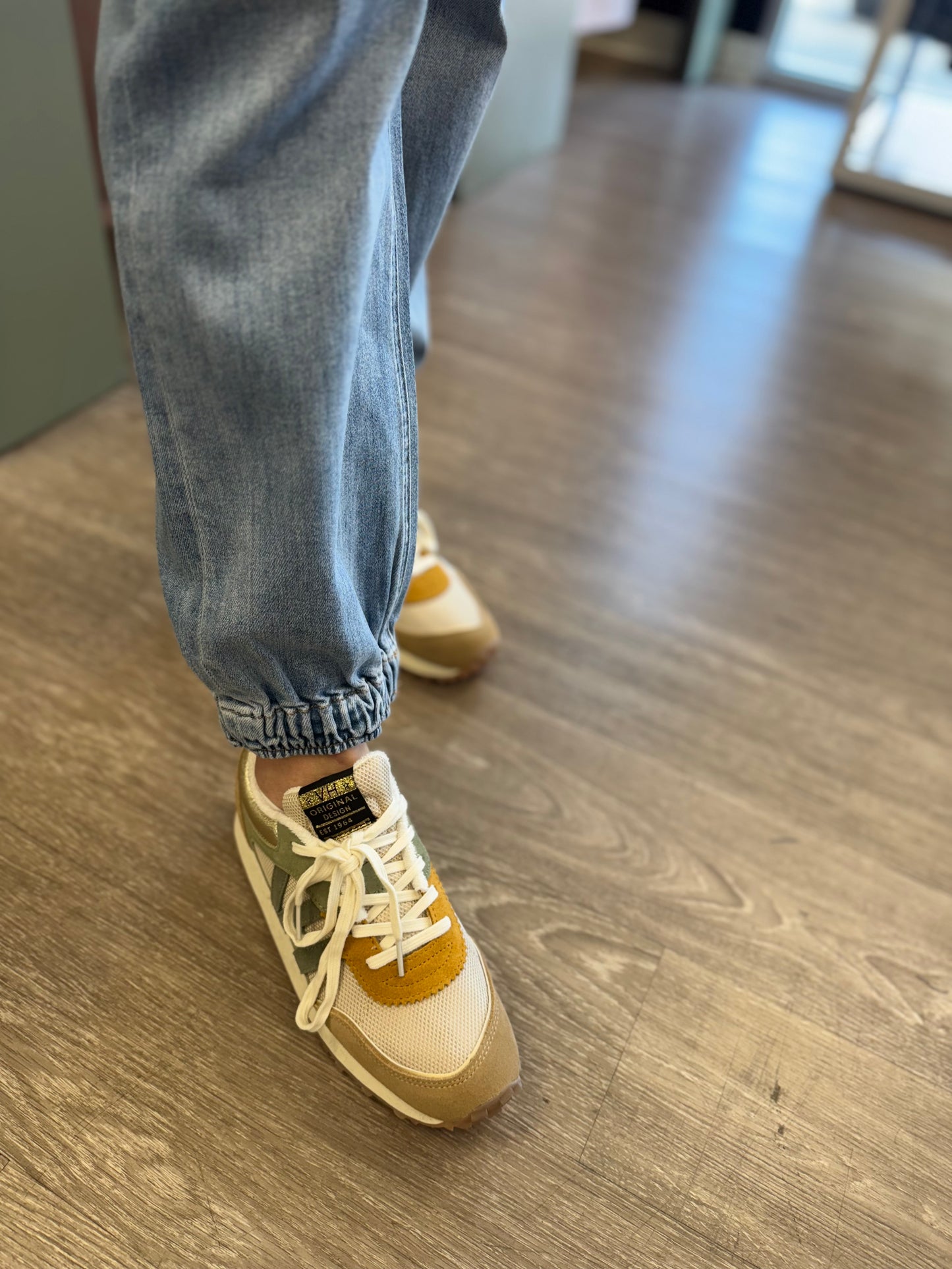 Mica HR Jogger Jeans